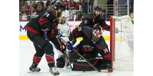 Tampa Bay Lightning voitti Carolina Hurricanesin 2-0